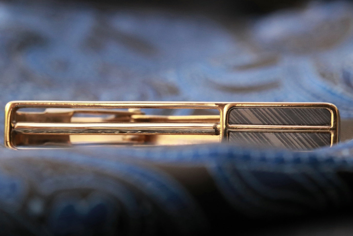 zirconium damascus 18k yellow gold tie clip